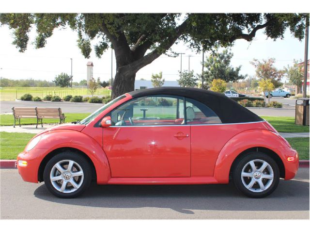 2005 Volkswagen New Beetle 3/4 Ton