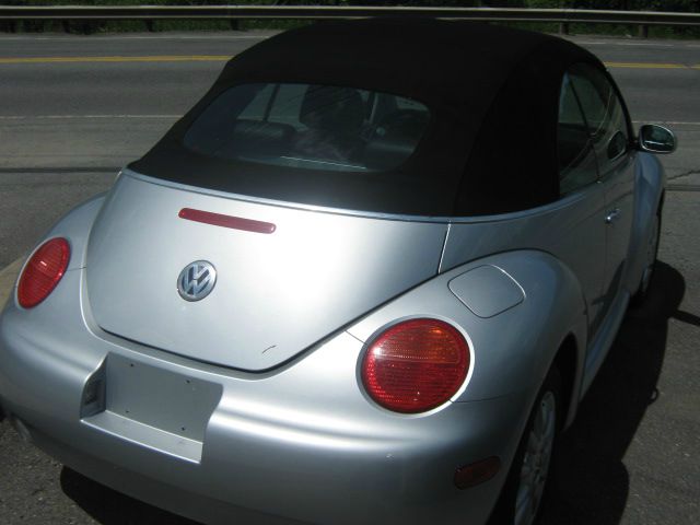 2005 Volkswagen New Beetle 2500 Extended Cab 4WD SLT