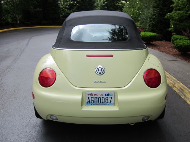 2005 Volkswagen New Beetle 3/4 Ton