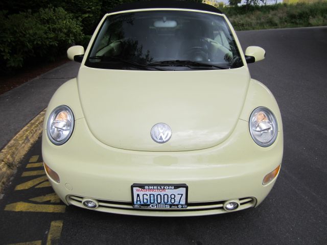 2005 Volkswagen New Beetle 3/4 Ton