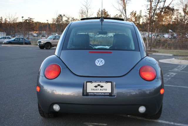 2005 Volkswagen New Beetle 143.5 LTZ