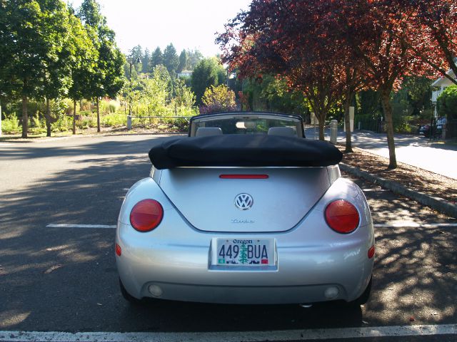 2005 Volkswagen New Beetle 3/4 Ton