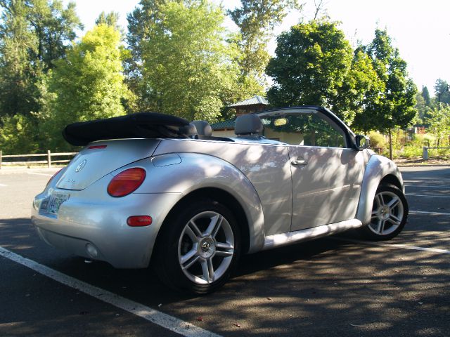 2005 Volkswagen New Beetle 3/4 Ton