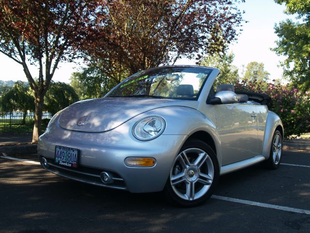 2005 Volkswagen New Beetle 3/4 Ton