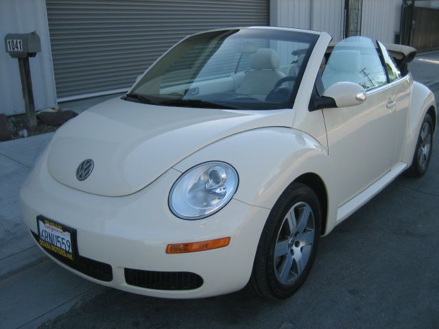 2006 Volkswagen New Beetle BASE W/1sv