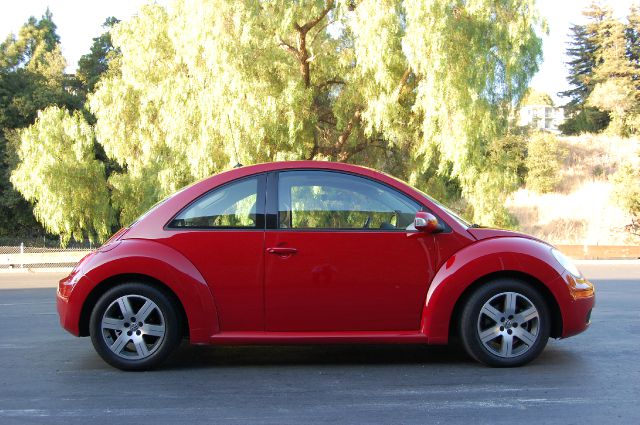 2006 Volkswagen New Beetle Reg Cab 135.5 WB 4WD DRW