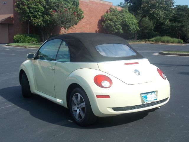 2006 Volkswagen New Beetle Reg Cab 118 WB