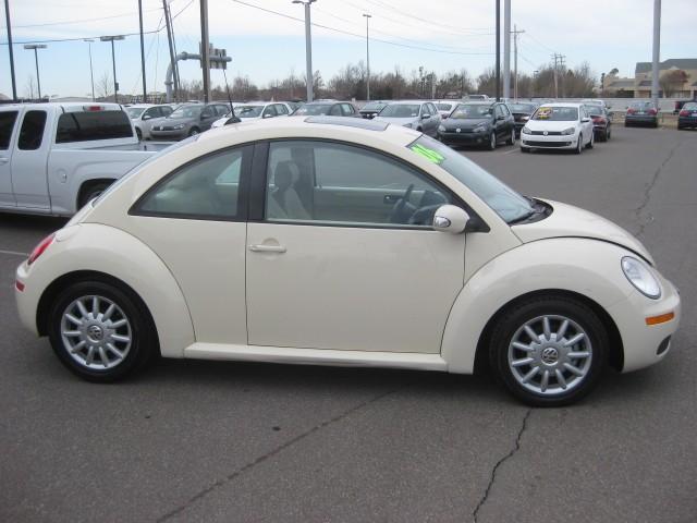 2006 Volkswagen New Beetle Reg Cab 118 WB