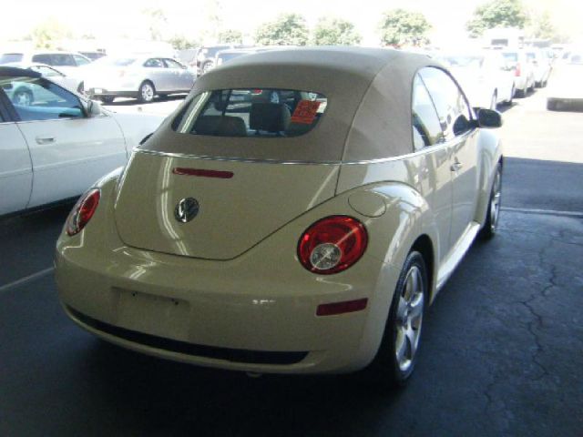 2006 Volkswagen New Beetle Reg Cab 118 WB