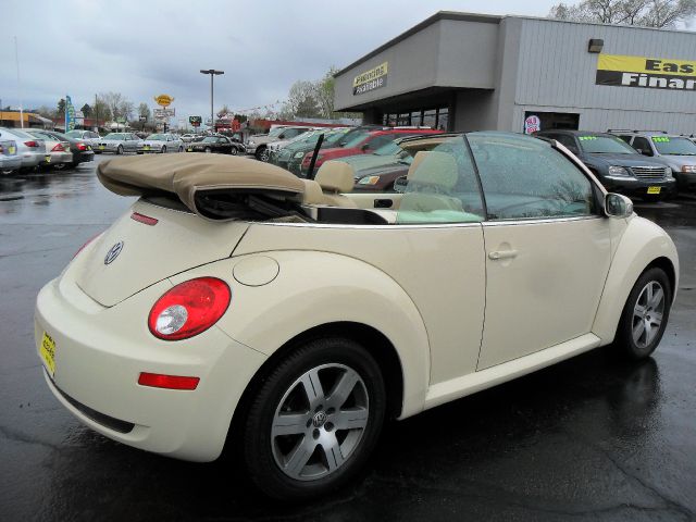 2006 Volkswagen New Beetle BASE W/1sv