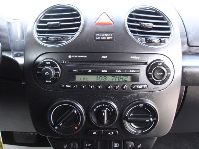 2006 Volkswagen New Beetle CD With MP3