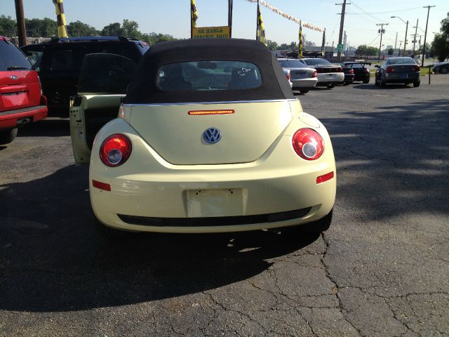 2006 Volkswagen New Beetle Reg Cab 118 WB