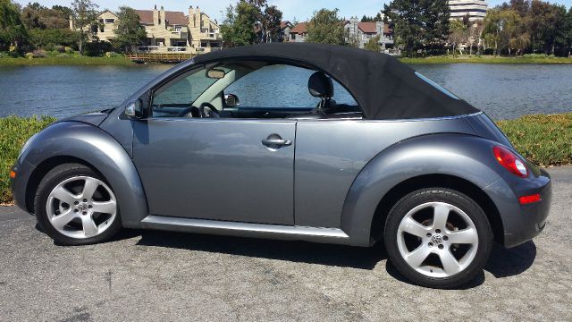 2006 Volkswagen New Beetle BASE W/1sv