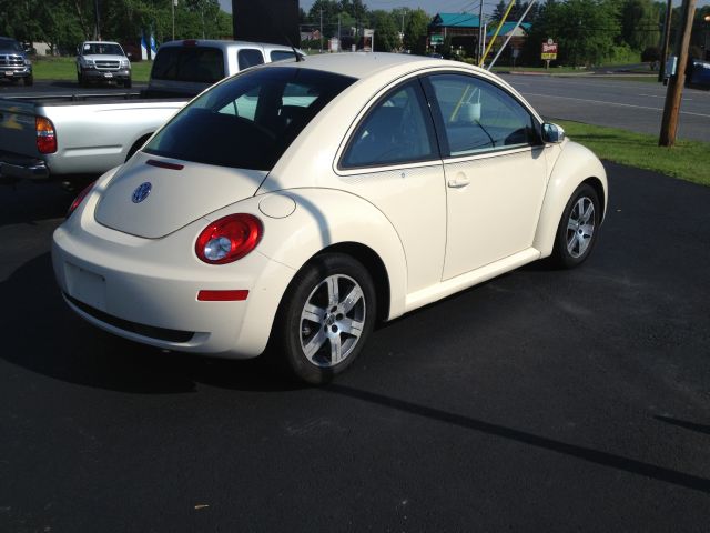 2006 Volkswagen New Beetle Reg Cab 135.5 WB 4WD DRW