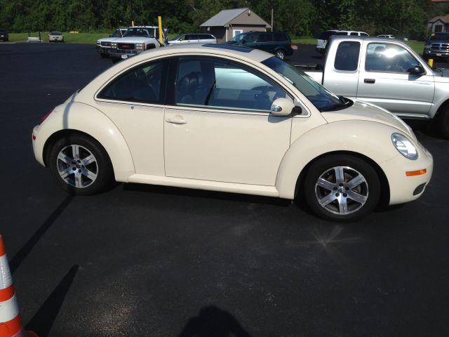 2006 Volkswagen New Beetle Reg Cab 135.5 WB 4WD DRW