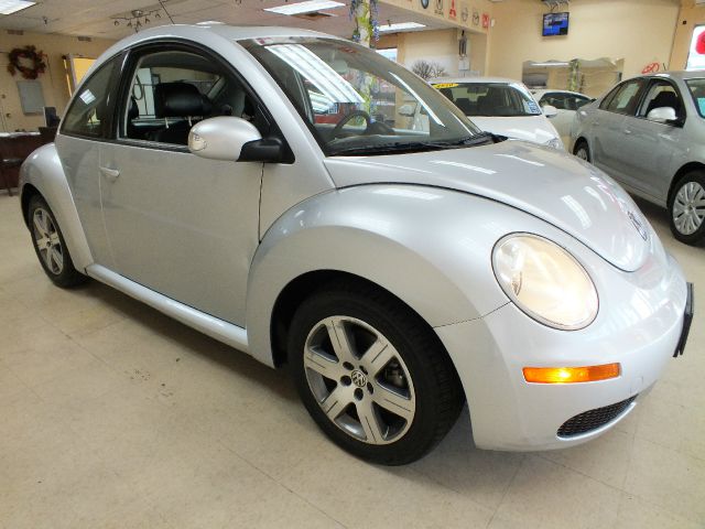 2006 Volkswagen New Beetle Reg Cab 135.5 WB 4WD DRW