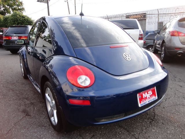 2006 Volkswagen New Beetle Reg Cab 135.5 WB 4WD DRW