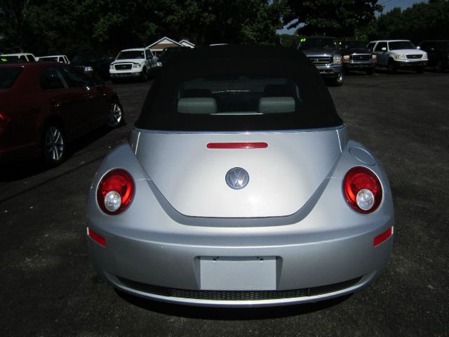 2006 Volkswagen New Beetle Reg Cab 118 WB