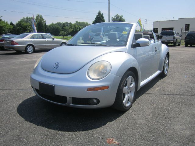 2006 Volkswagen New Beetle Reg Cab 118 WB