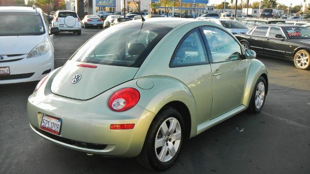 2007 Volkswagen New Beetle Reg Cab 135.5 WB 4WD DRW