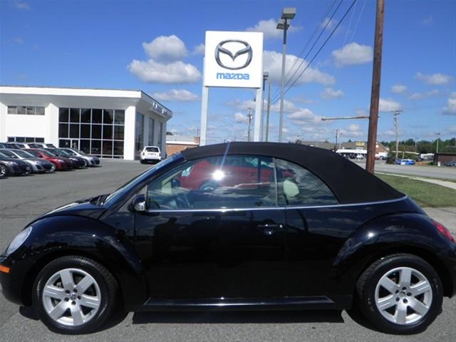 2007 Volkswagen New Beetle 4dr V6 4WD (natl)