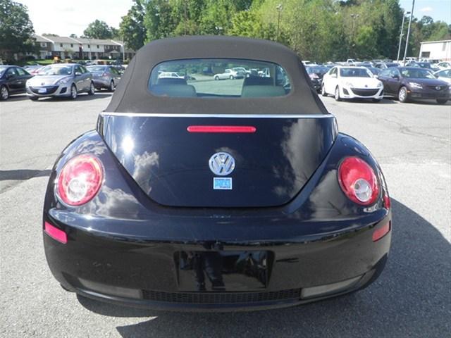 2007 Volkswagen New Beetle 4dr V6 4WD (natl)