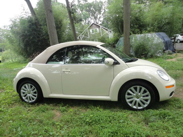 2009 Volkswagen New Beetle 2003 Toyota Sport