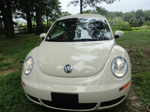 2009 Volkswagen New Beetle 2003 Toyota Sport