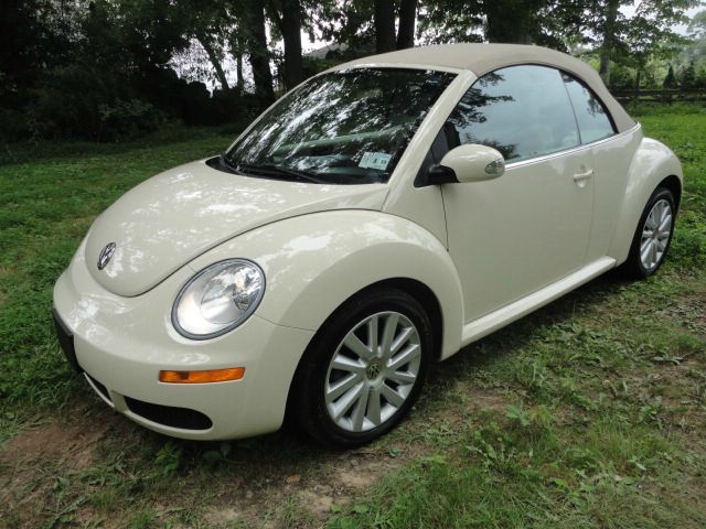 2009 Volkswagen New Beetle 2003 Toyota Sport