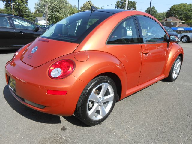 2010 Volkswagen New Beetle Reg Cab 135.5 WB 4WD DRW