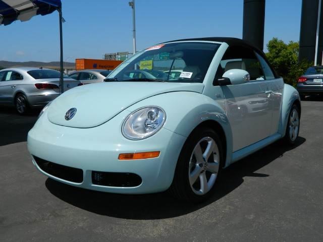 2010 Volkswagen New Beetle LX FWD Sedan