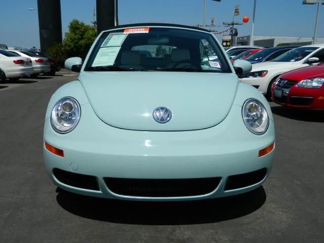 2010 Volkswagen New Beetle LX FWD Sedan