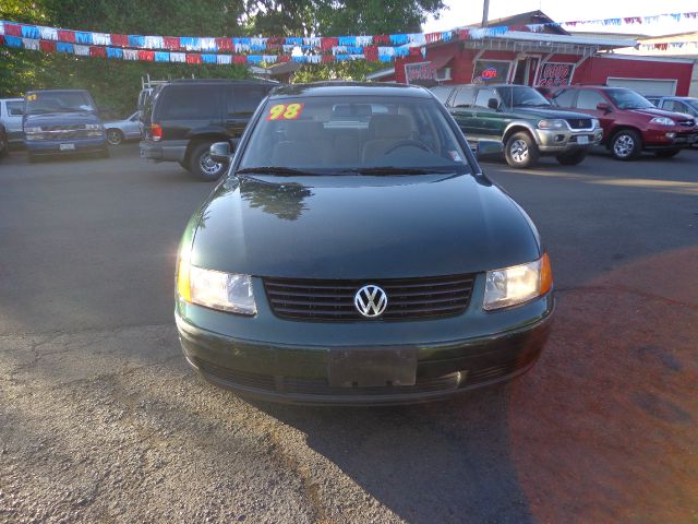 1998 Volkswagen Passat FWD 4dr Sport