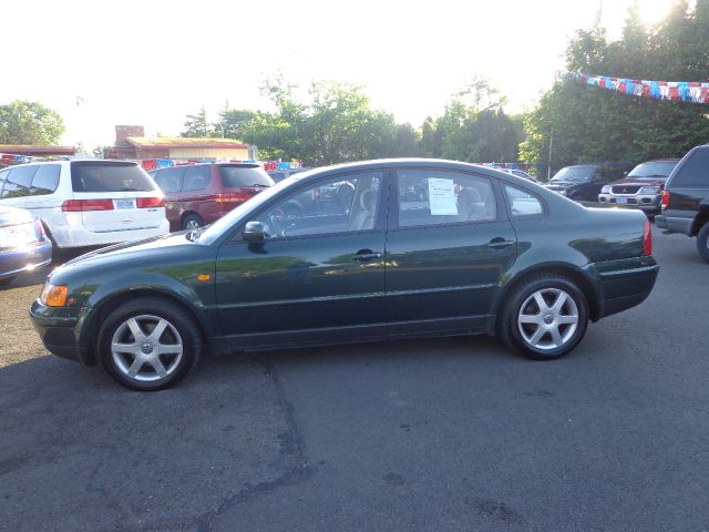 1998 Volkswagen Passat FWD 4dr Sport