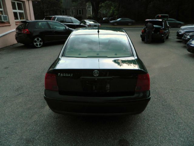 1998 Volkswagen Passat FWD 4dr Sport