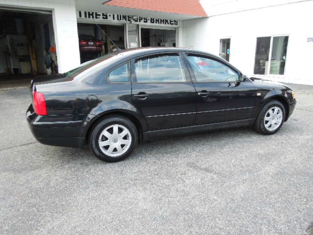 1999 Volkswagen Passat FWD 4dr Sport