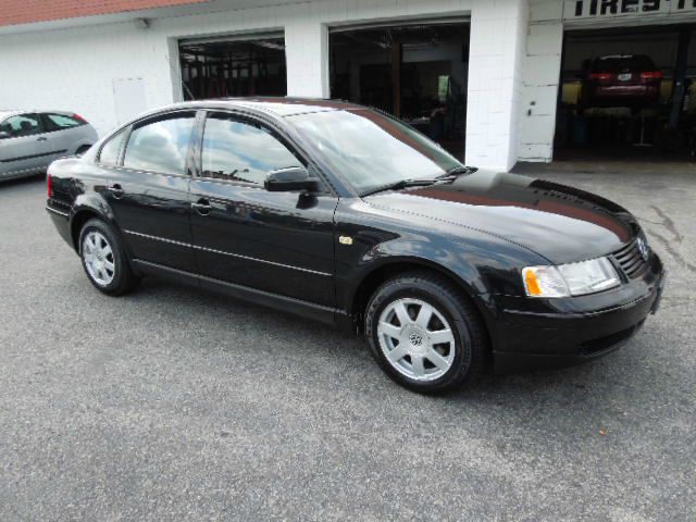 1999 Volkswagen Passat FWD 4dr Sport