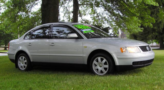 1999 Volkswagen Passat FWD 4dr Sport