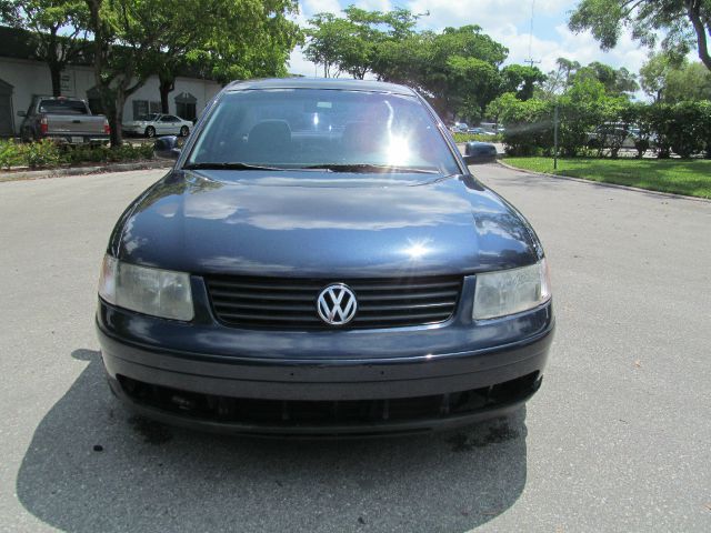 1999 Volkswagen Passat FWD 4dr Sport