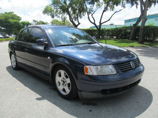 1999 Volkswagen Passat FWD 4dr Sport