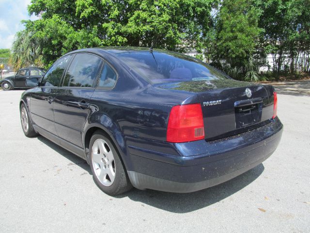 1999 Volkswagen Passat FWD 4dr Sport