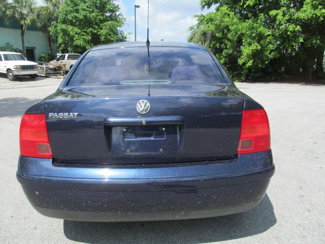 1999 Volkswagen Passat FWD 4dr Sport