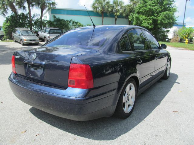 1999 Volkswagen Passat FWD 4dr Sport