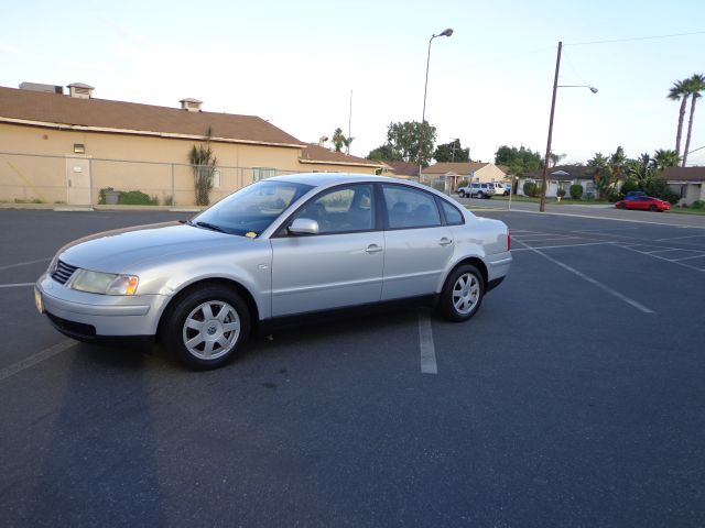 1999 Volkswagen Passat FWD 4dr Sport