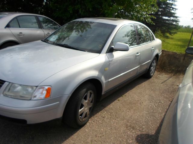 1999 Volkswagen Passat FWD 4dr Sport