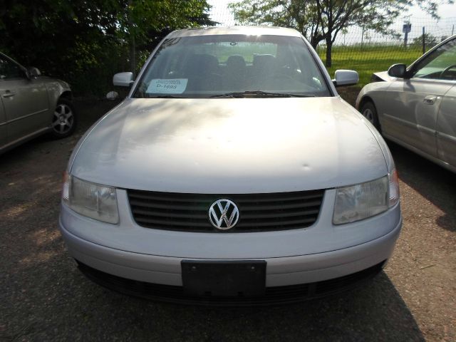 1999 Volkswagen Passat FWD 4dr Sport