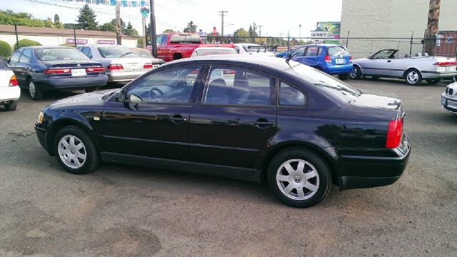 1999 Volkswagen Passat FWD 4dr Sport