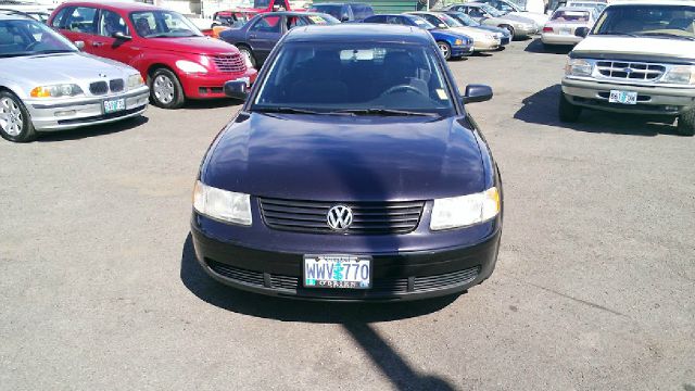 1999 Volkswagen Passat FWD 4dr Sport