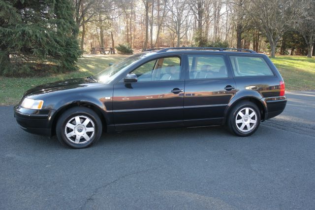 1999 Volkswagen Passat FWD 4dr Sport