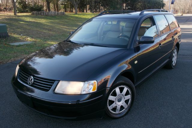 1999 Volkswagen Passat FWD 4dr Sport